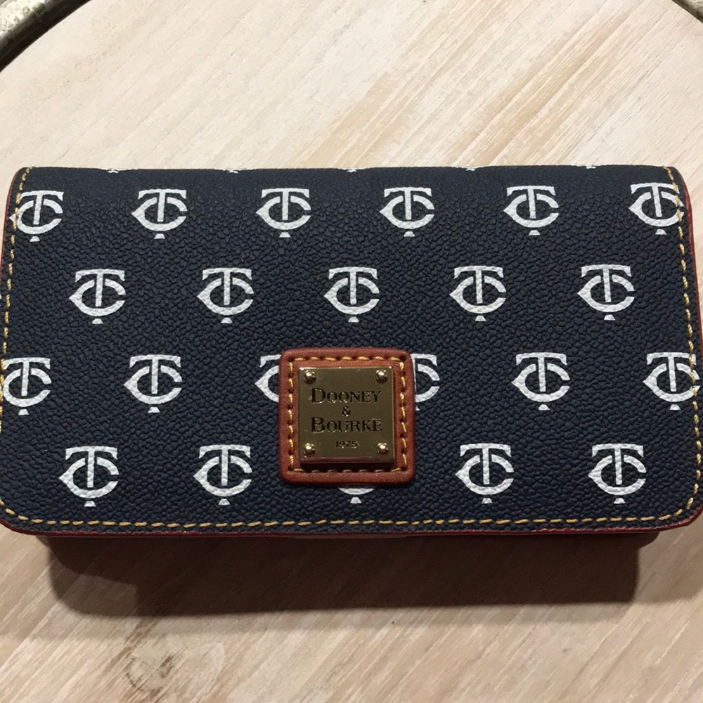 Dooney & Bourke Minnesota Twins Lrg Cellphone Case